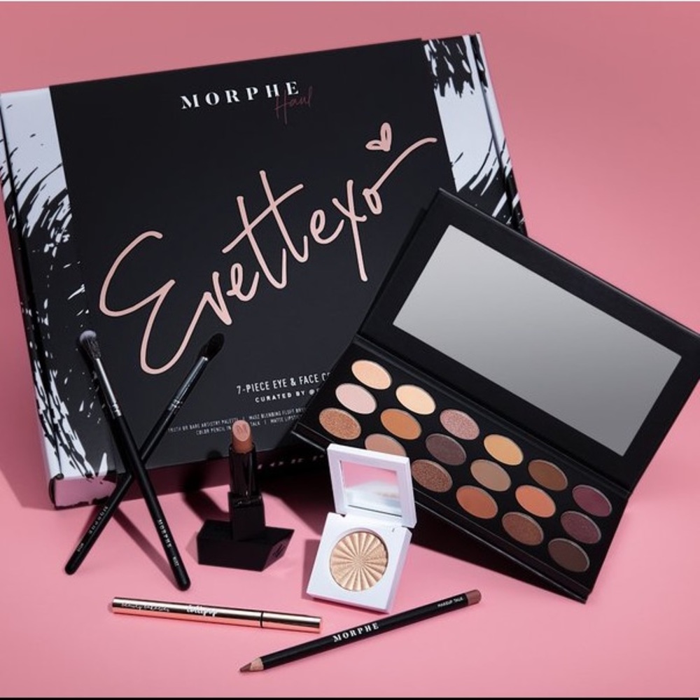 ‼️SOLD ‼️ evettexo morphe haul box